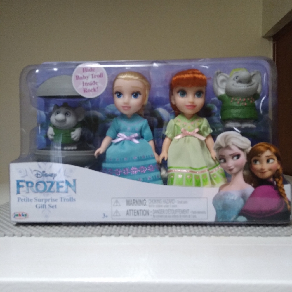 DISNEY FROZEN PETITE TROLL GIFT SET..NEW!!